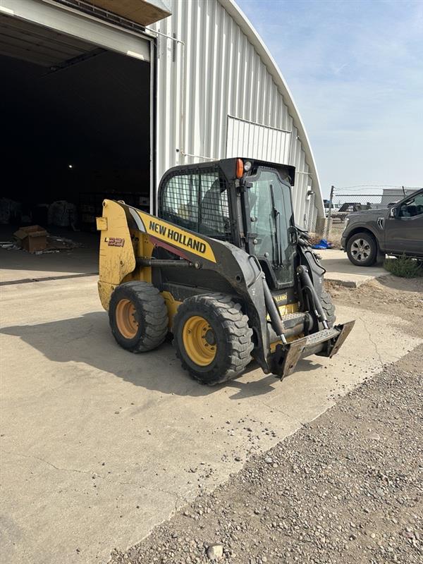 New Holland L221 Skid Steer Loader