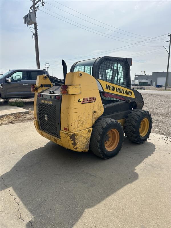 New Holland L221 Skid Steer Loader