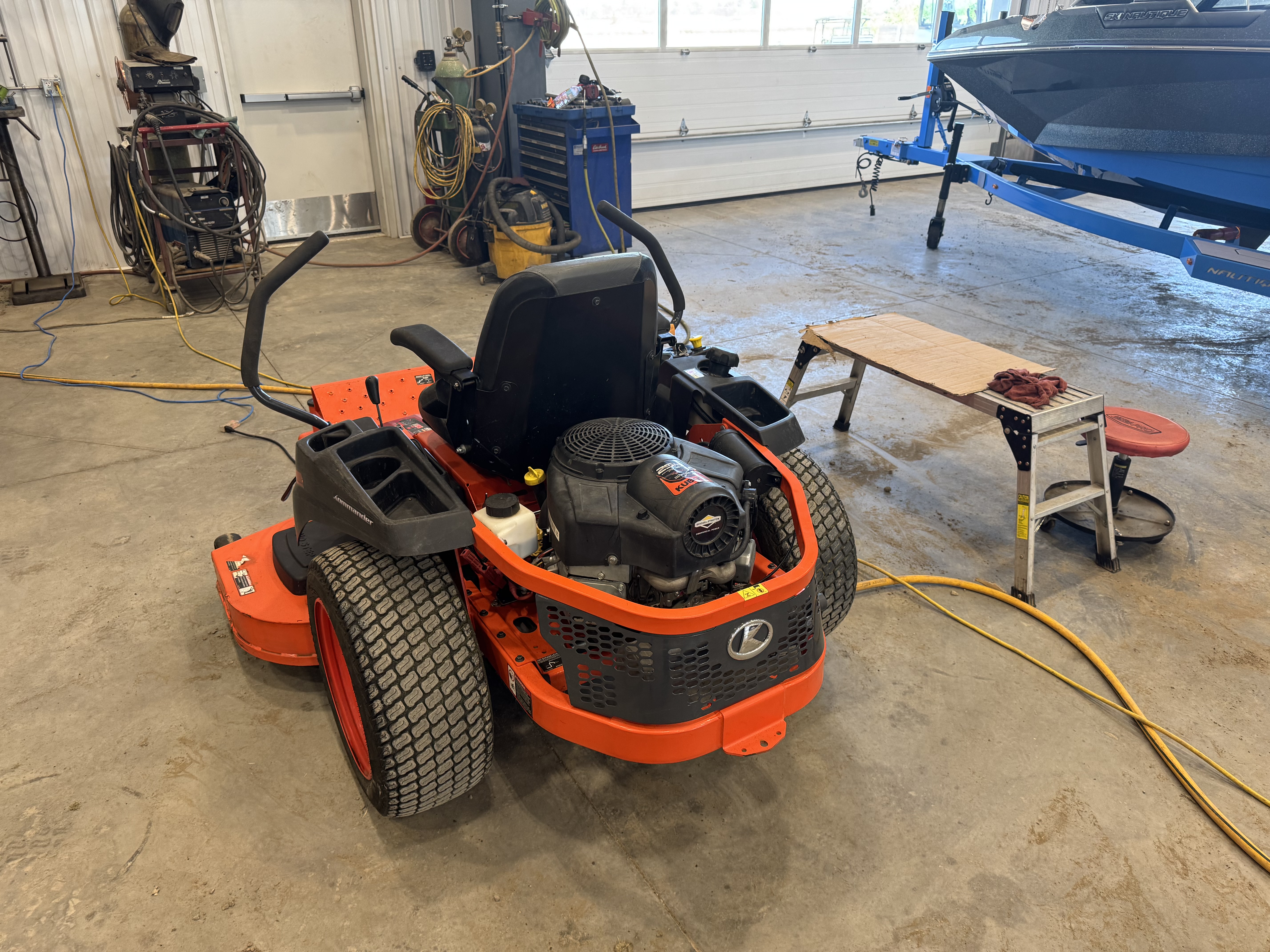 2018 Kubota Z125E Mower/Zero Turn
