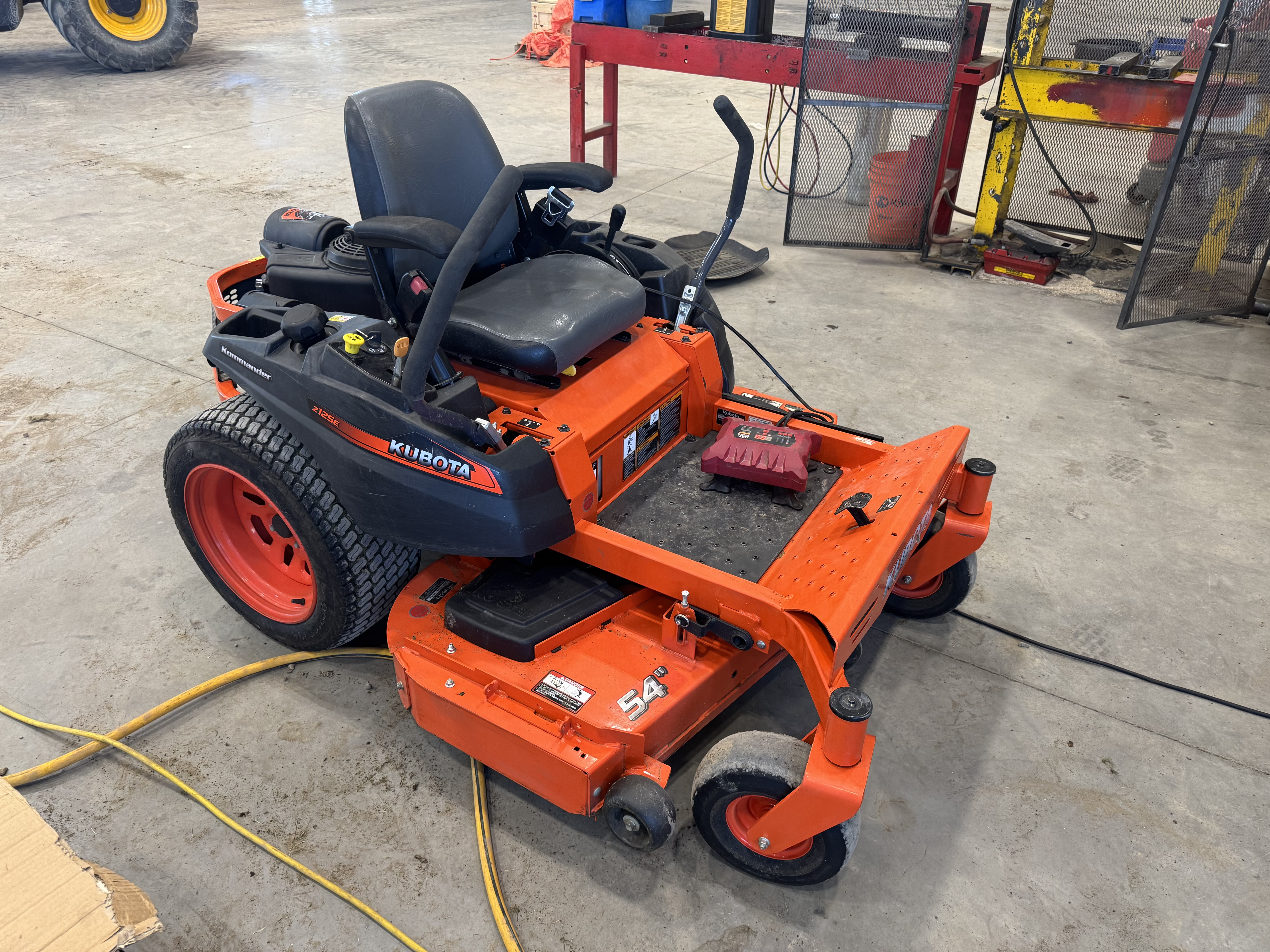 2018 Kubota Z125E Mower/Zero Turn