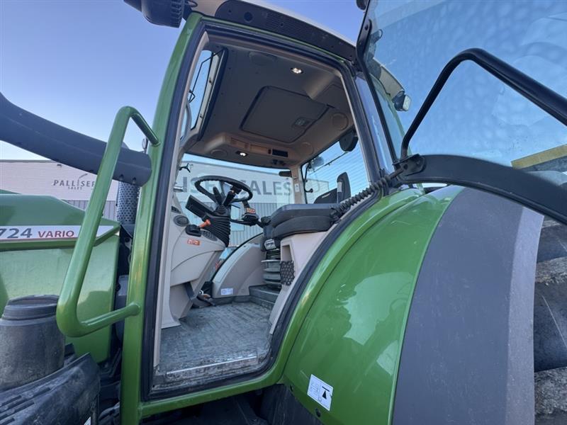 2021 Fendt 724 Gen6 Tractor