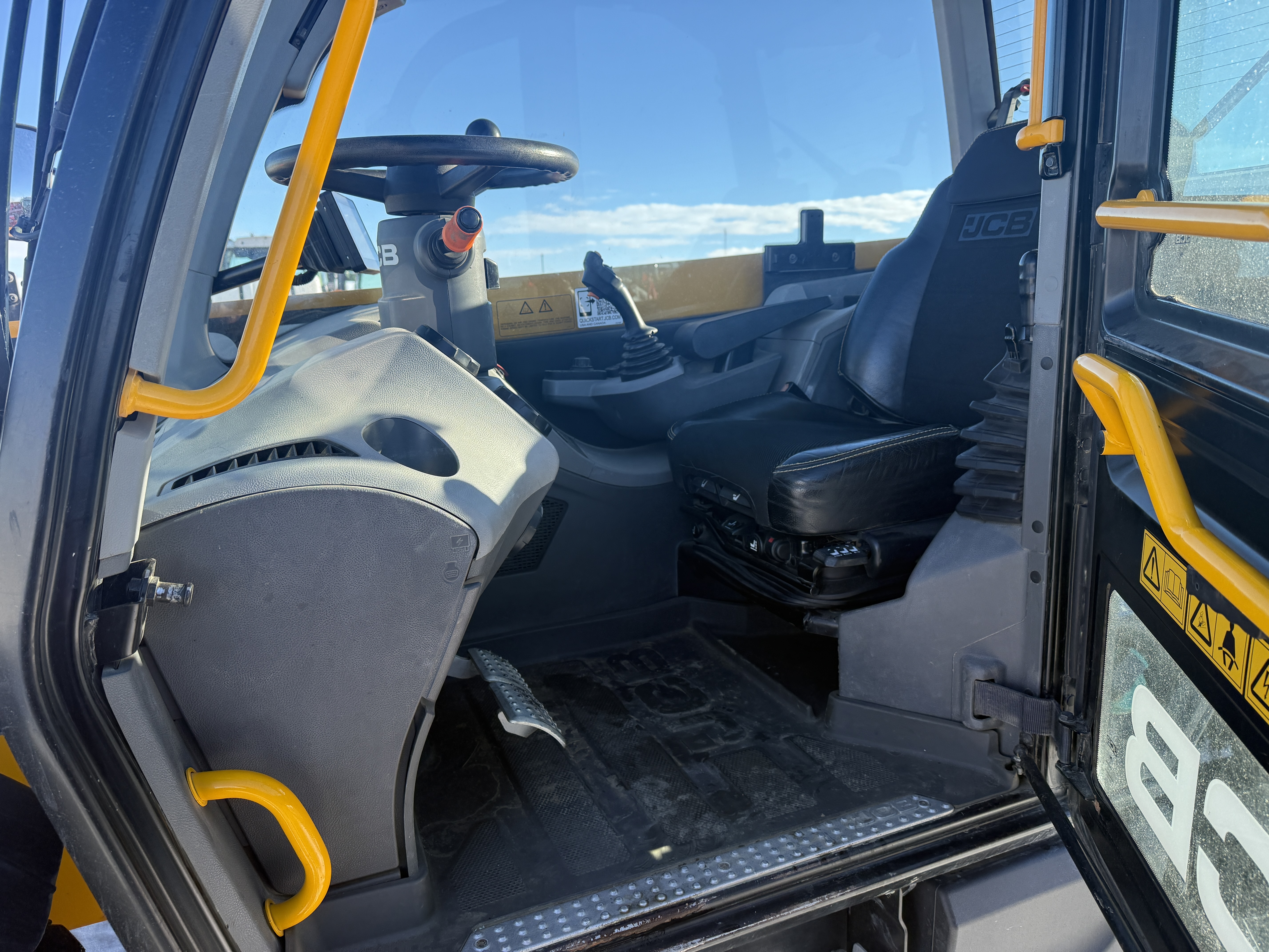 2022 JCB 542-70 Compact Track Loader