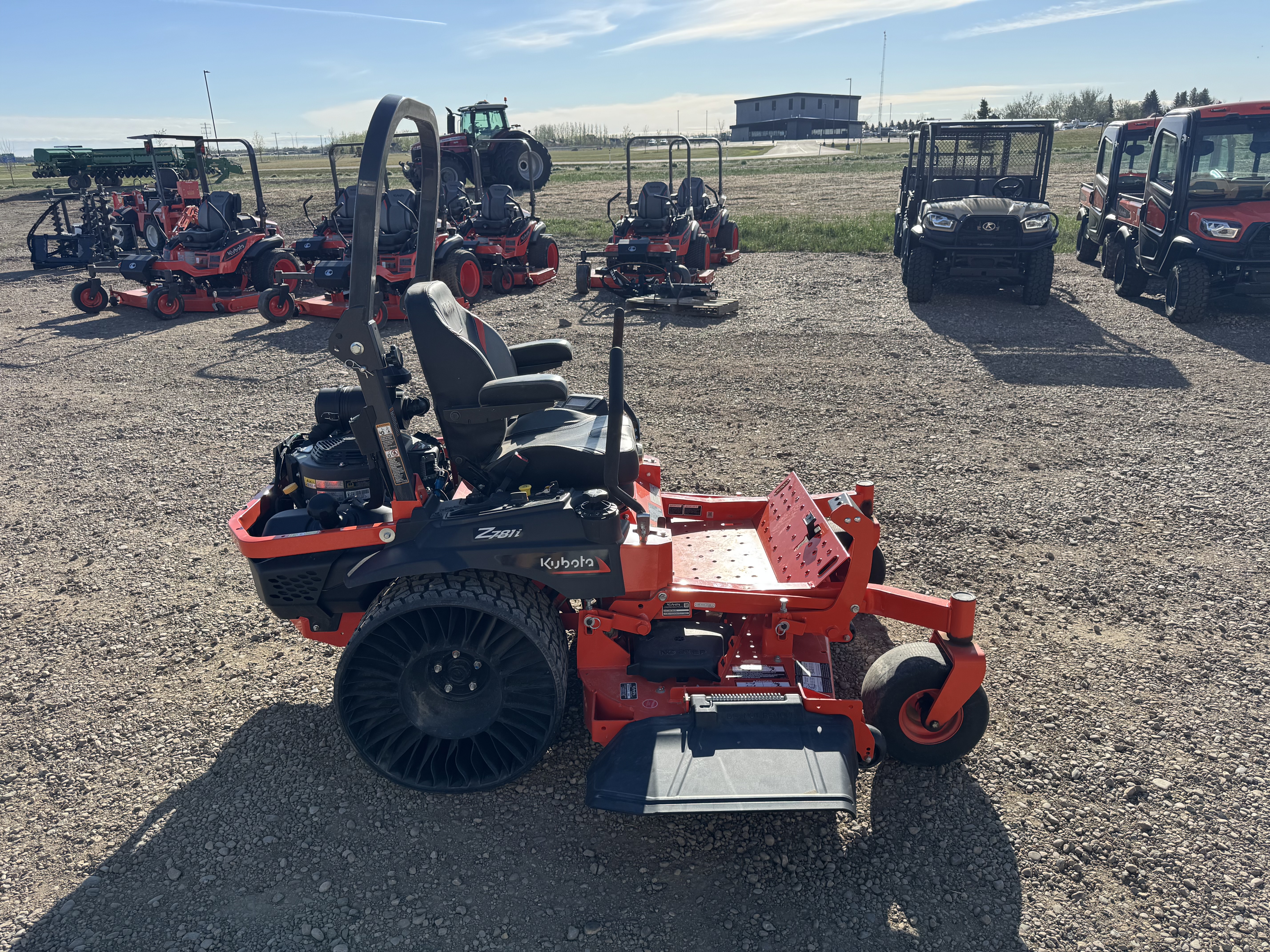 2023 Kubota Z700-3 Mower/Zero Turn