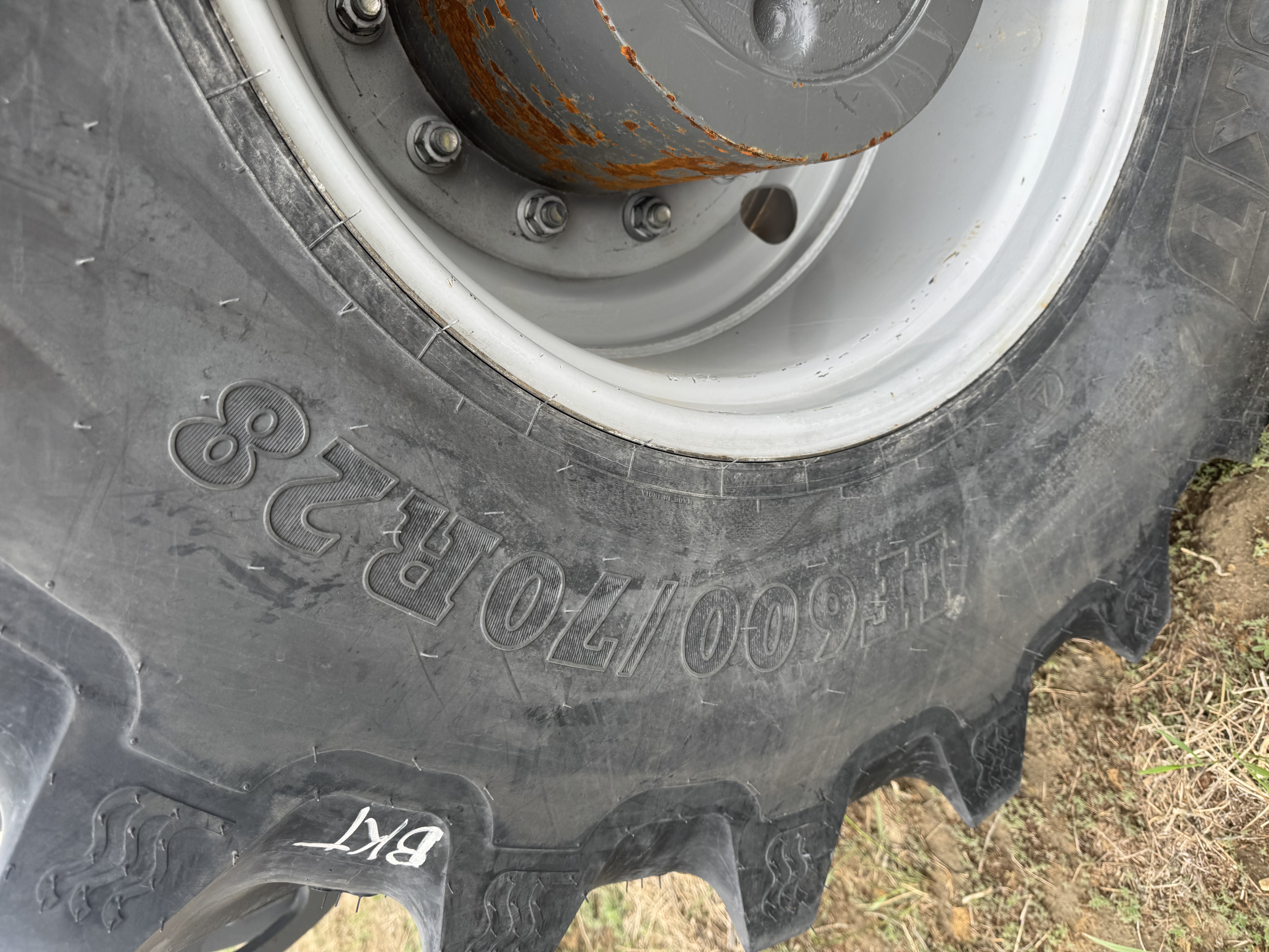 2018 Massey Ferguson 8727 Tractor