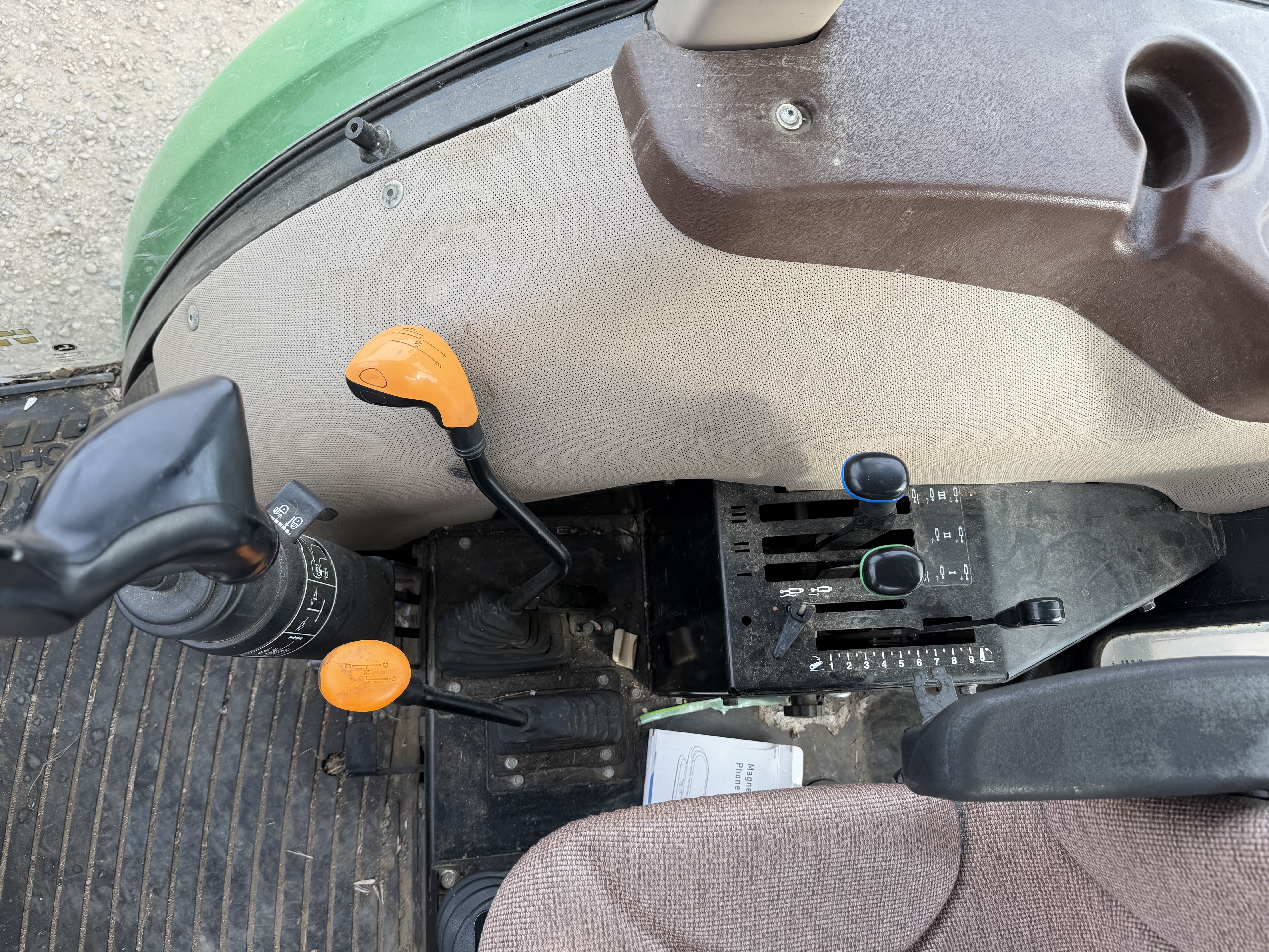 2011 John Deere 5093E Tractor