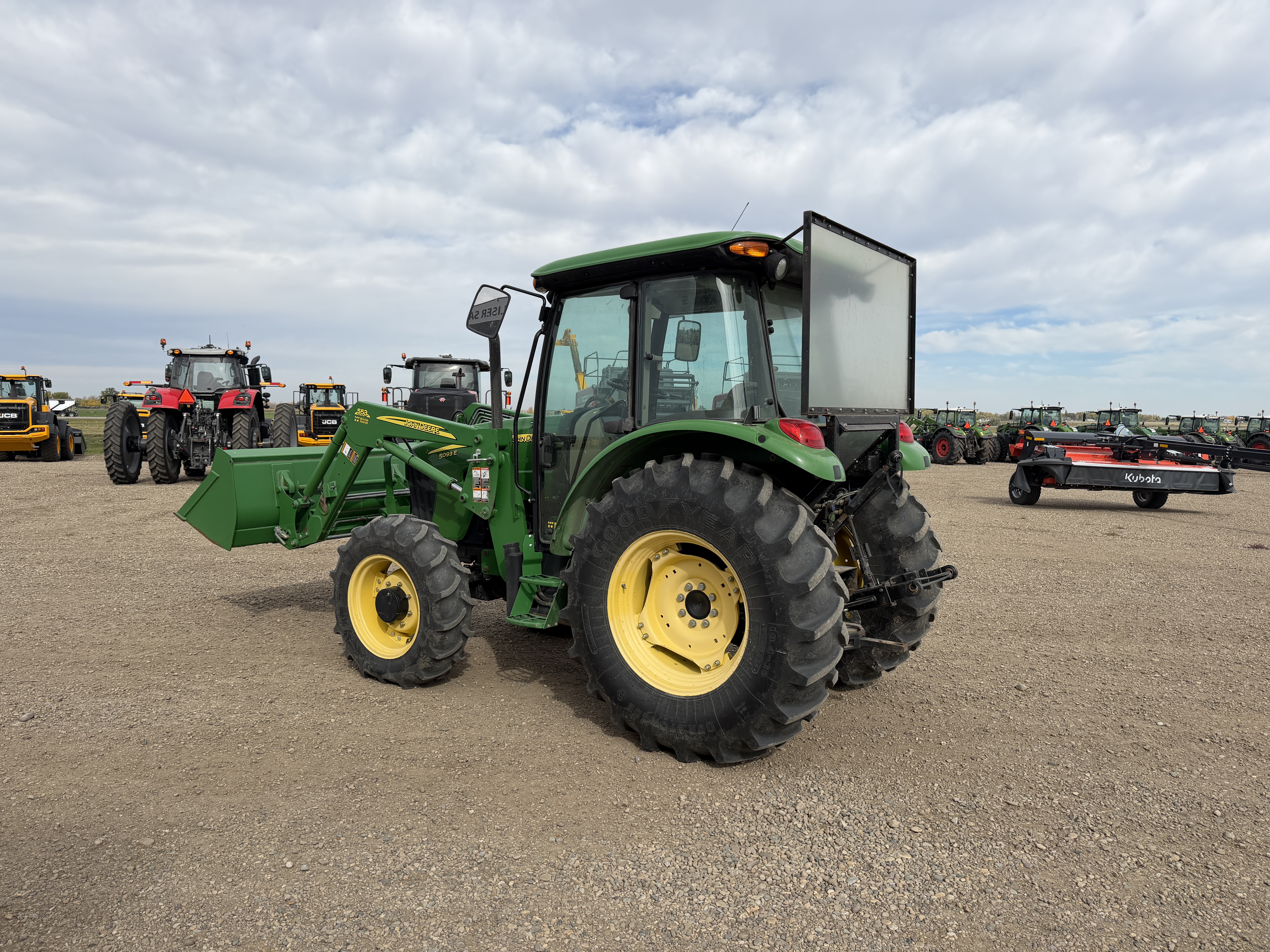 2011 John Deere 5093E Tractor