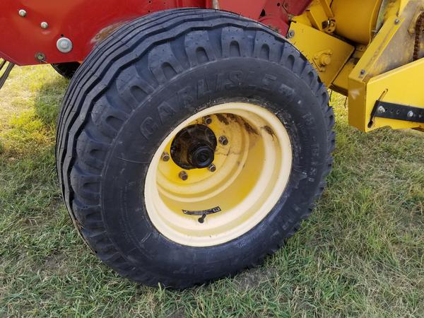 2011 New Holland BR7090 Baler/Round