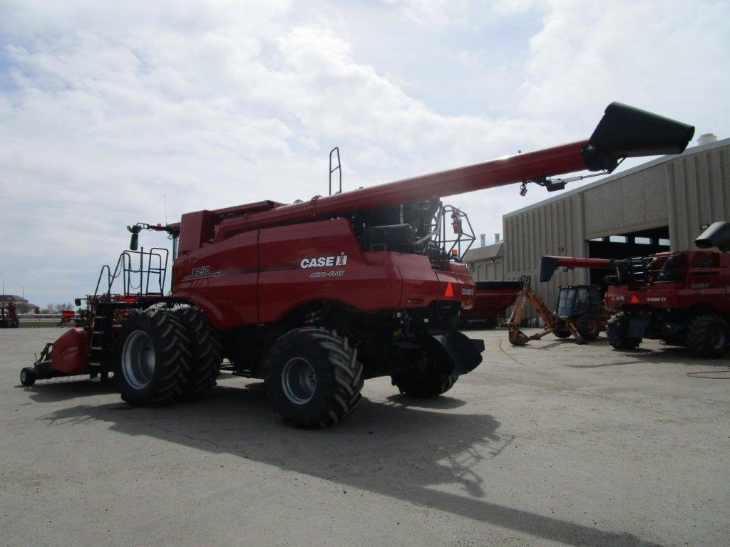 2022 Case 8250 Combine