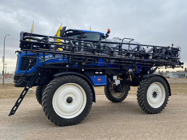 2013 New Holland SP240R-100 Sprayer/High Clearance