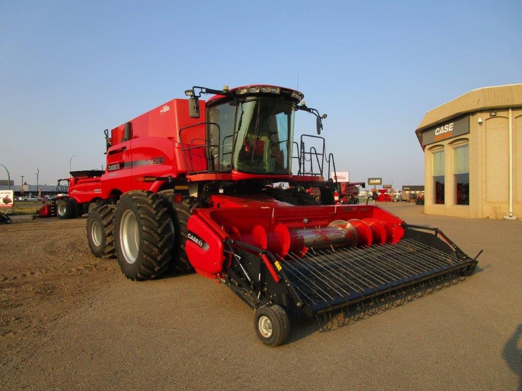 2017 Case 8240 Combine