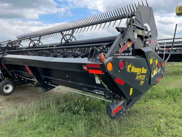 2019 Honey Bee AF250 Header Combine