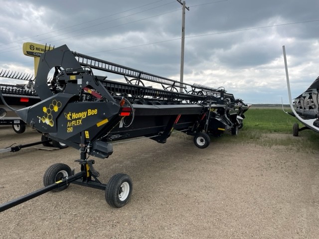 2019 Honey Bee AF250 Header Combine