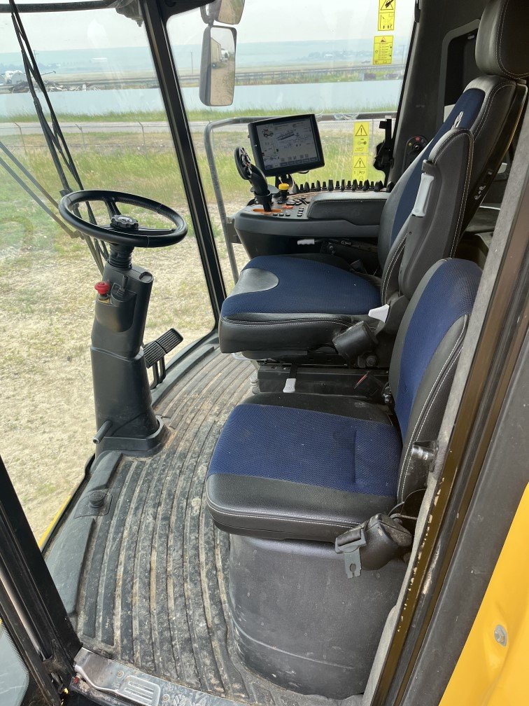 2021 New Holland CR8.90 Combine