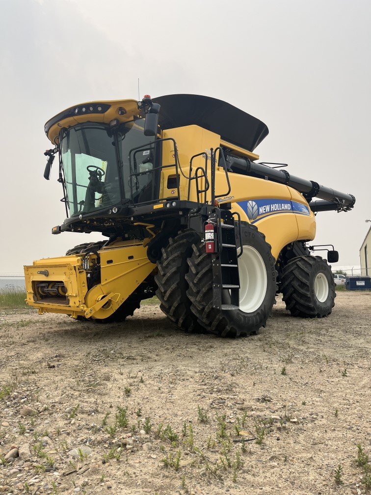 2021 New Holland CR8.90 Combine