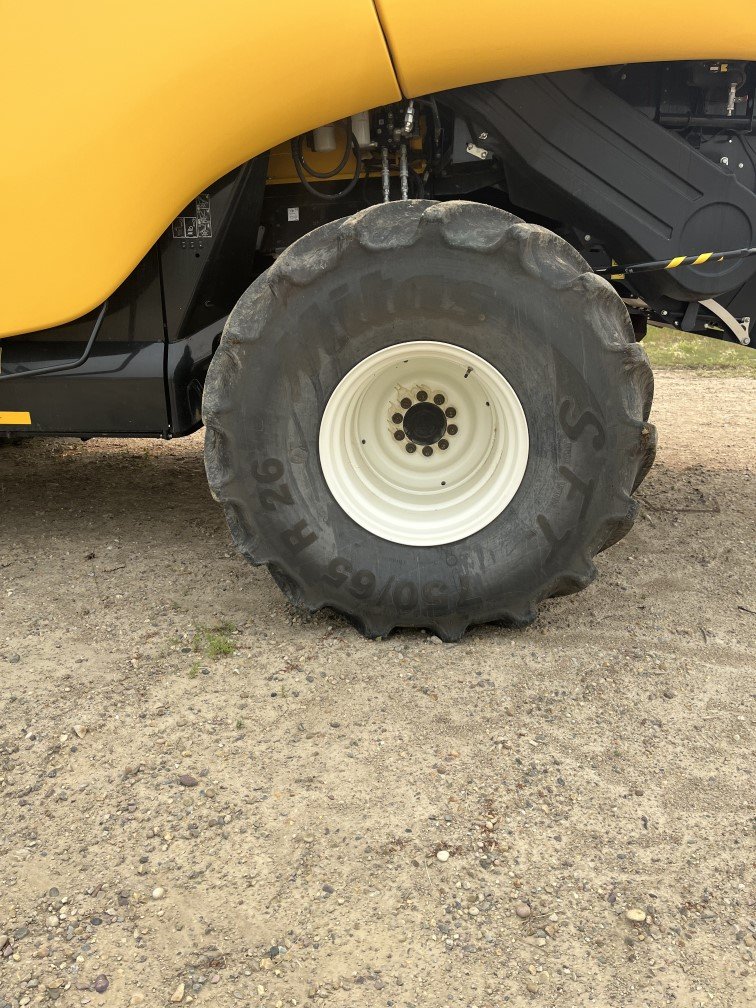 2021 New Holland CR8.90 Combine