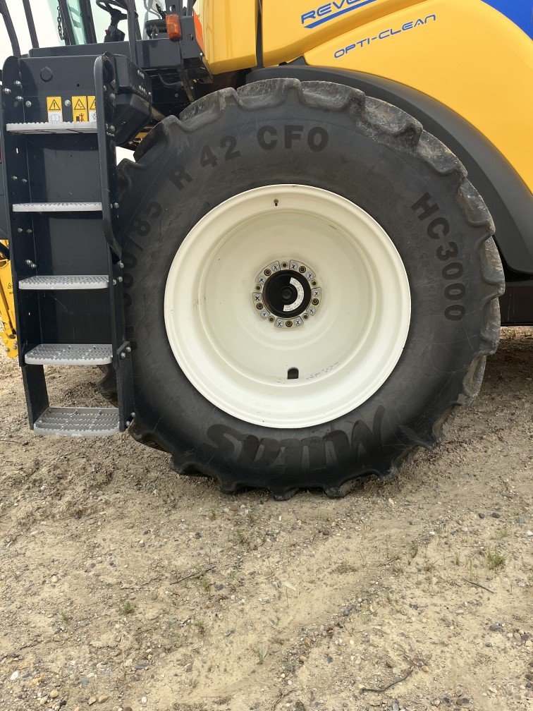 2021 New Holland CR8.90 Combine