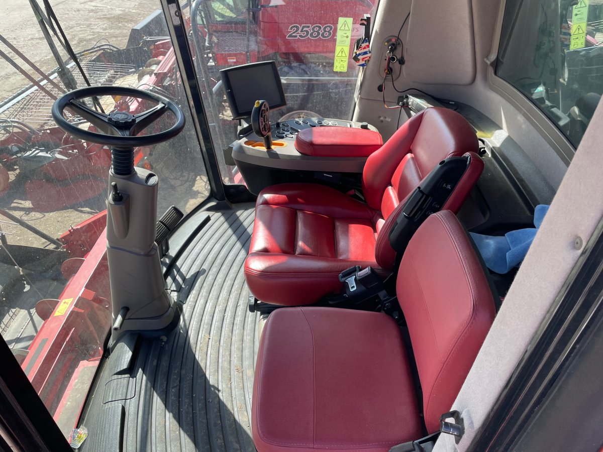 2017 Case 8240 Combine