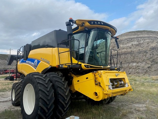 2016 New Holland CR9.90 Combine