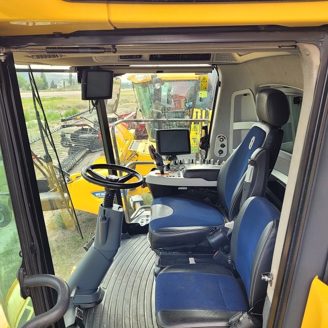 2016 New Holland CR9.90 Combine