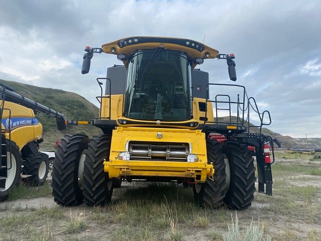 2016 New Holland CR9.90 Combine