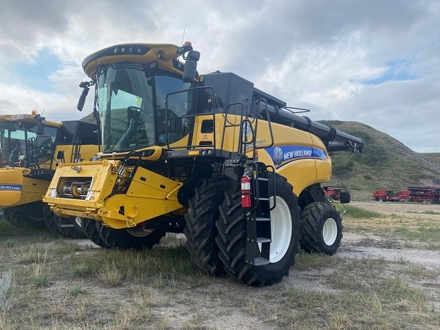 2016 New Holland CR9.90 Combine