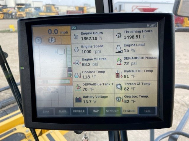 2013 New Holland CR9090 Combine