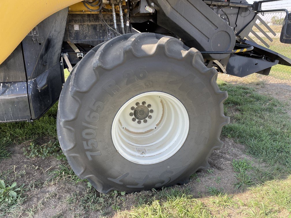 2023 New Holland CR8.90 Combine