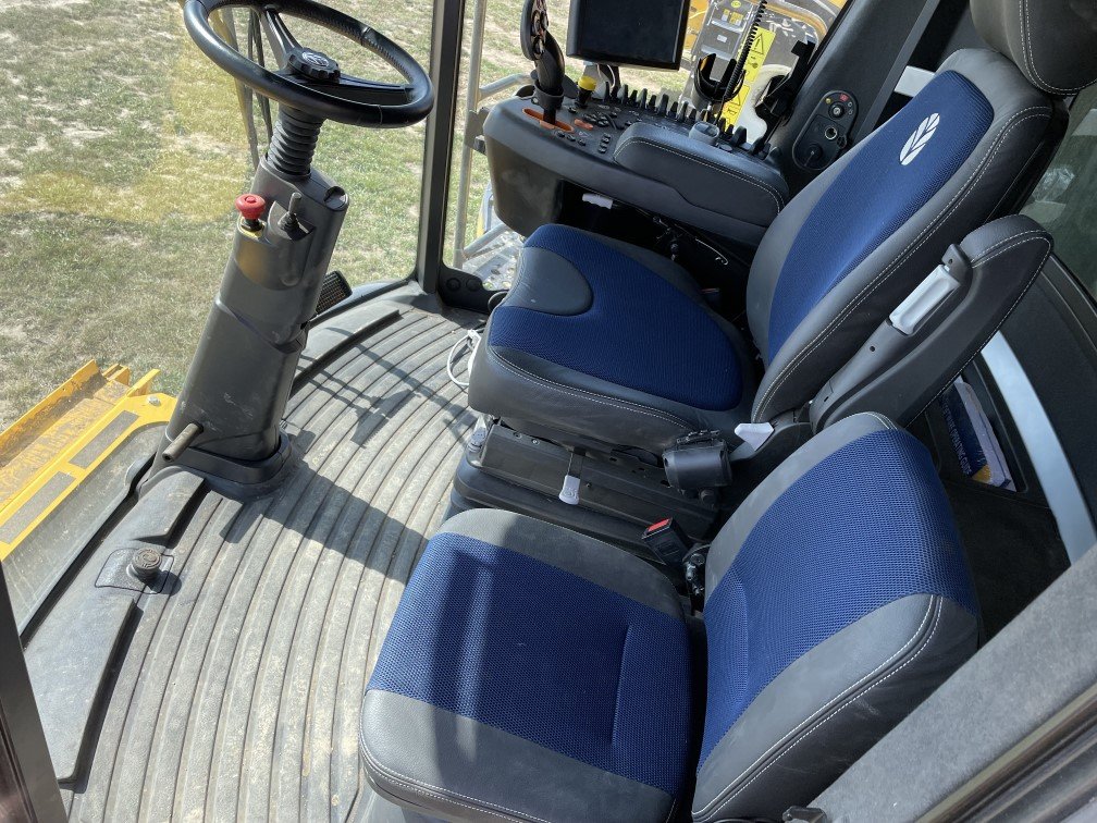 2023 New Holland CR8.90 Combine
