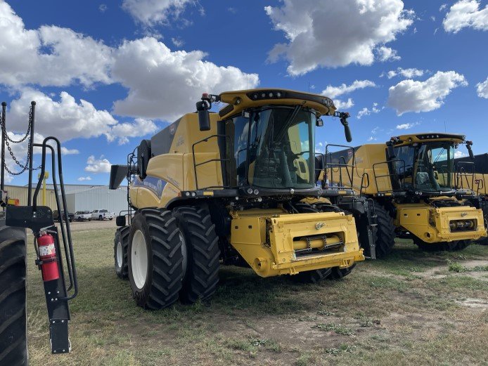 2023 New Holland CR8.90 Combine