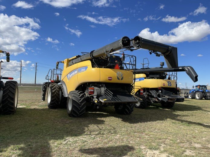 2023 New Holland CR8.90 Combine