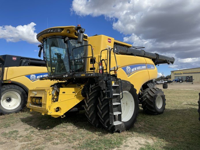 2023 New Holland CR8.90 Combine