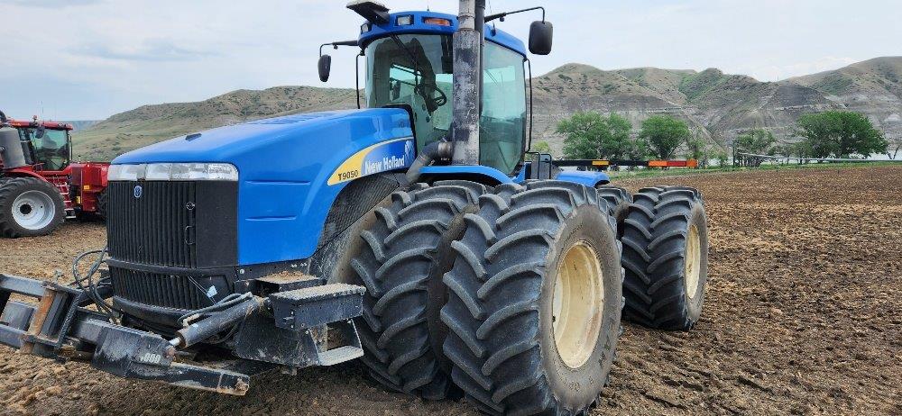 2011 New Holland T9050 Tractor 4WD