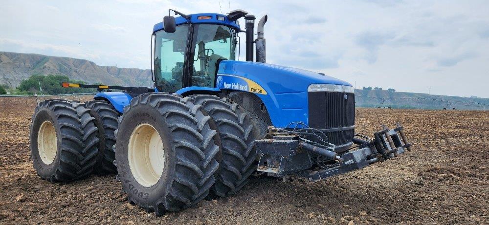 2011 New Holland T9050 Tractor 4WD