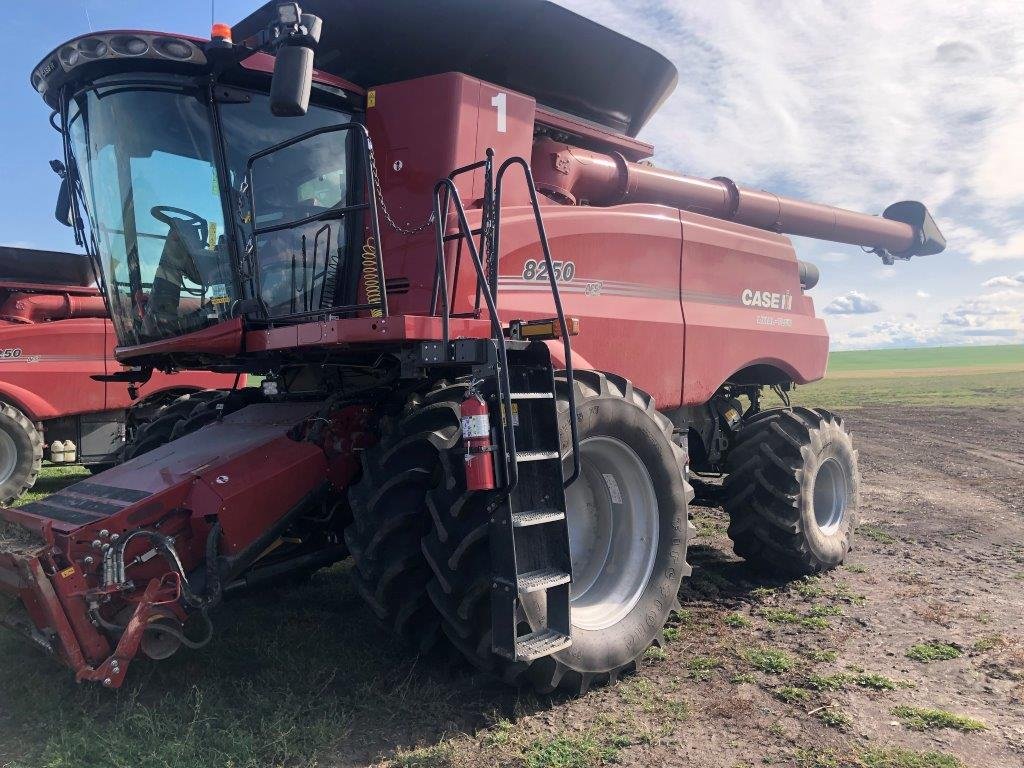 2023 Case 8250 Combine