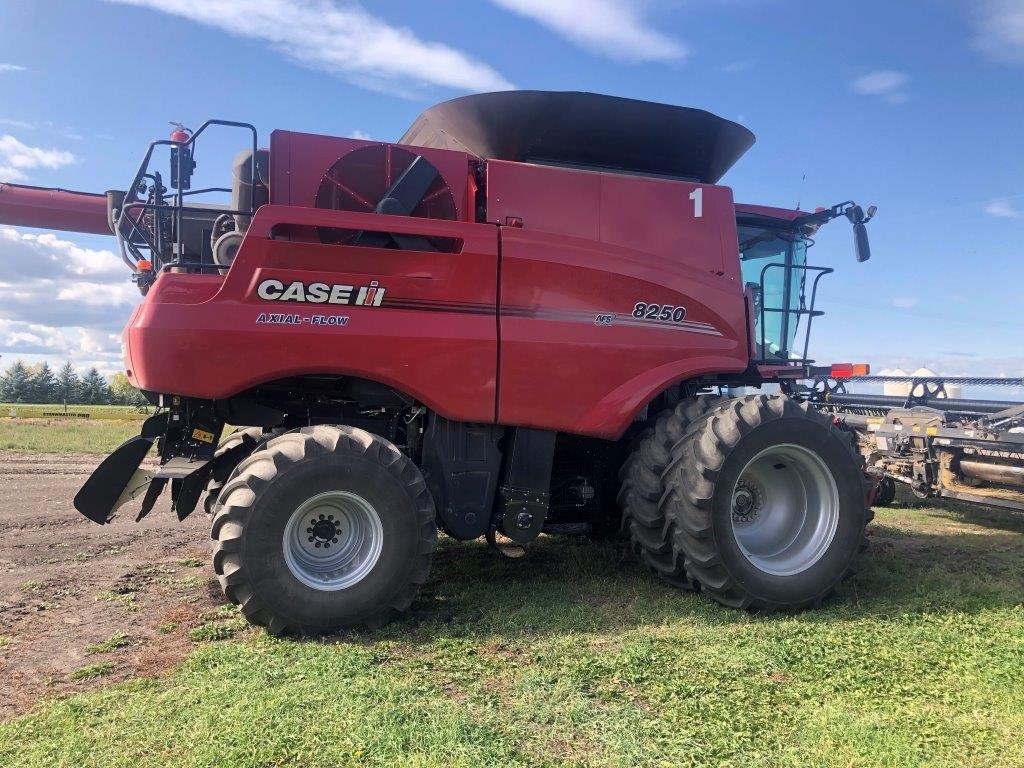 2023 Case 8250 Combine