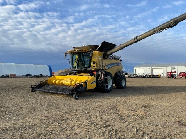 2023 New Holland CR9.90 Combine