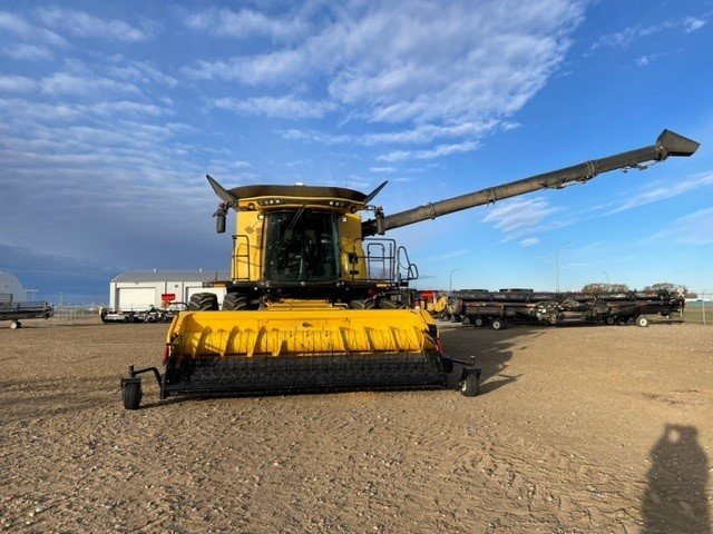 2023 New Holland CR9.90 Combine