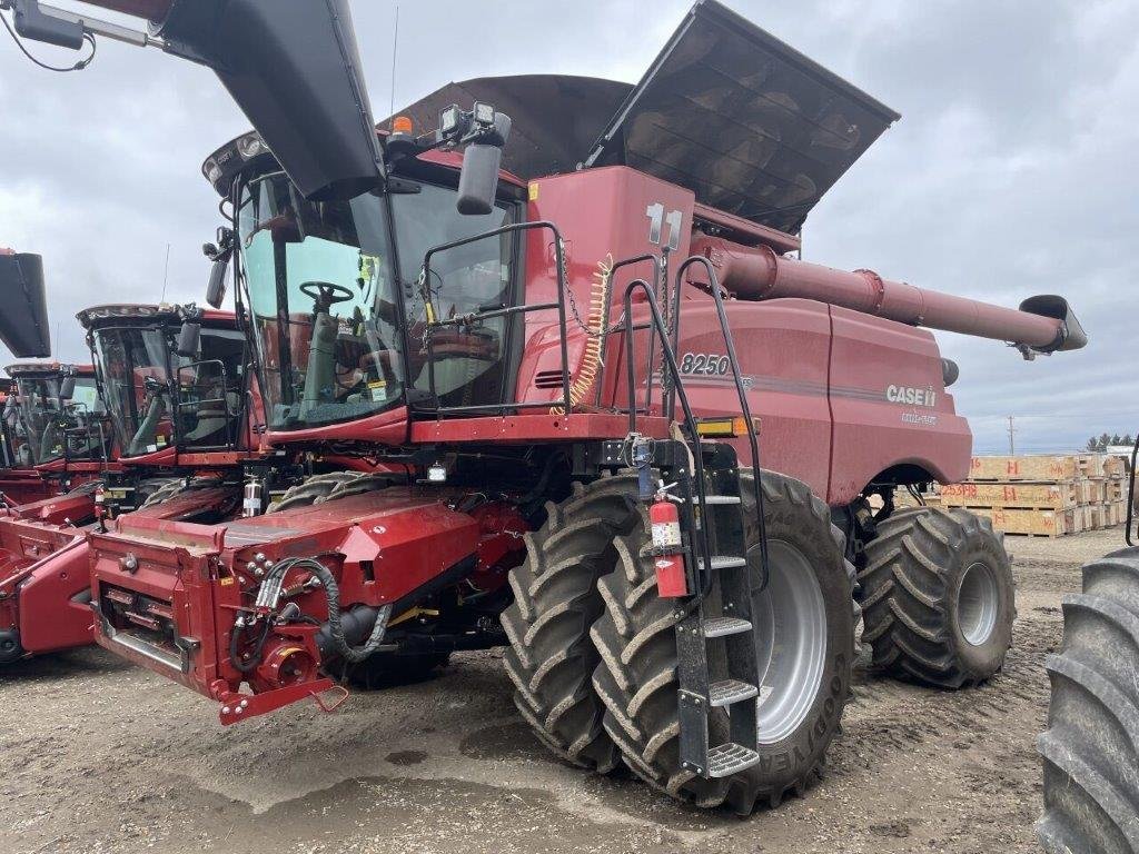 2022 Case 8250 Combine