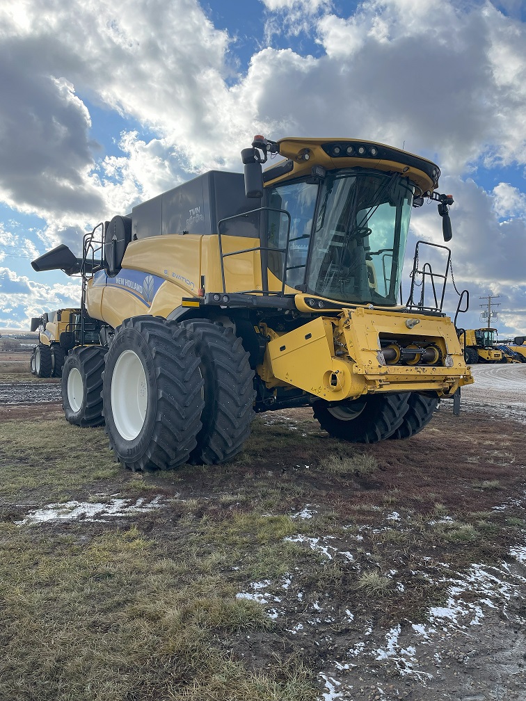 2017 New Holland CR9.90 Combine