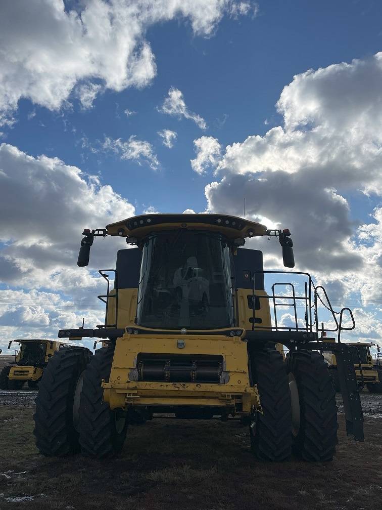 2017 New Holland CR9.90 Combine