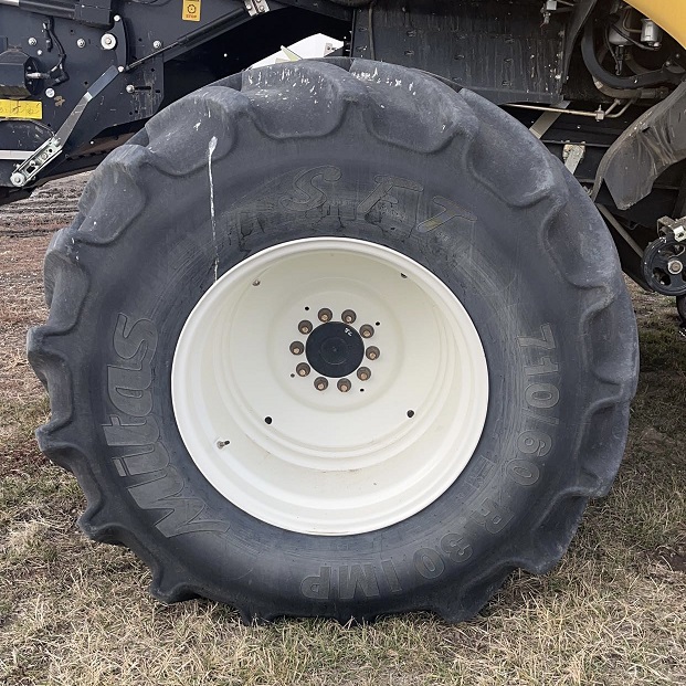 2017 New Holland CR9.90 Combine