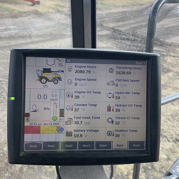 2017 New Holland CR9.90 Combine