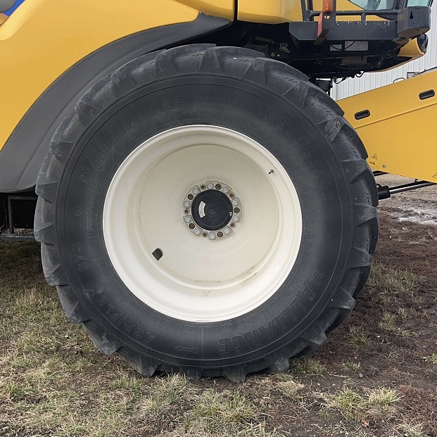 2017 New Holland CR9.90 Combine