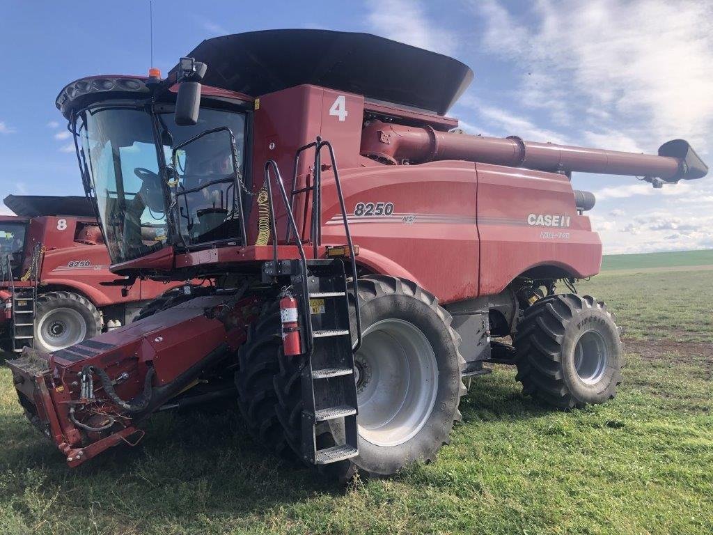 2023 Case 8250 Combine