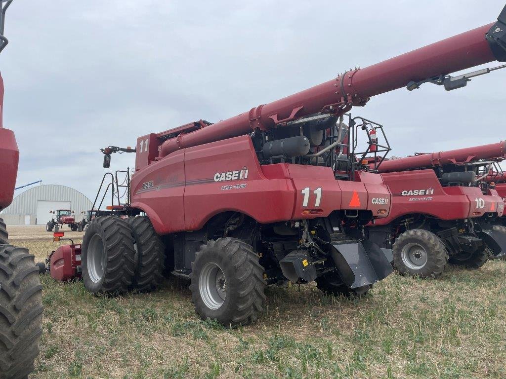 2023 Case 8250 Combine
