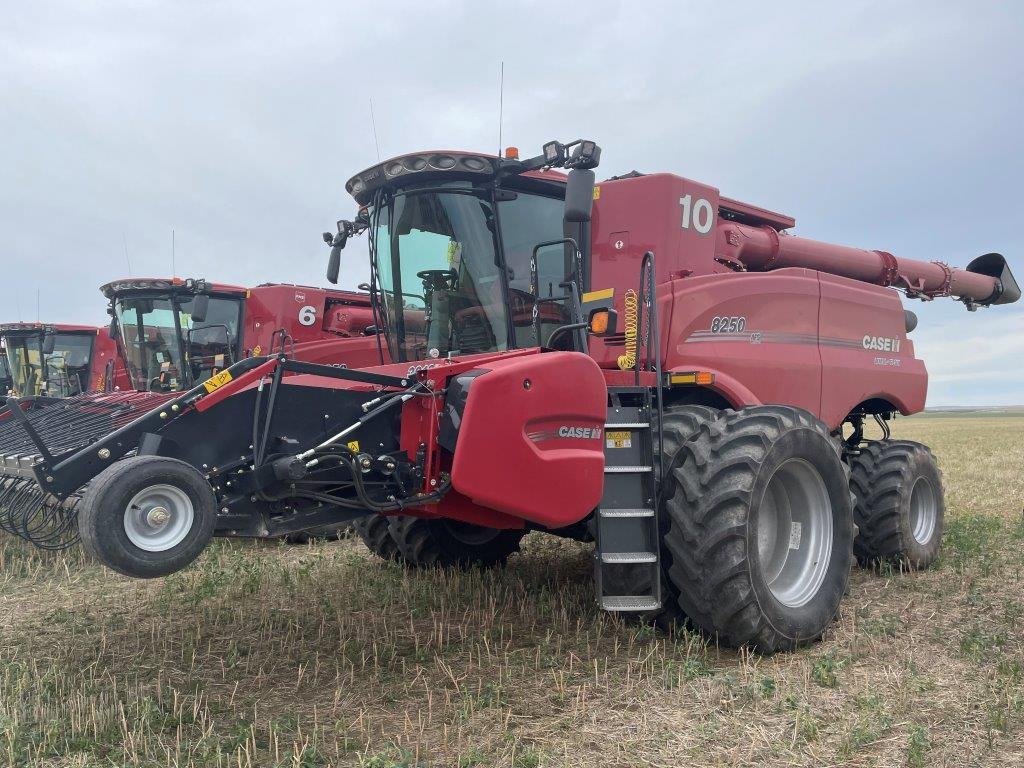 2023 Case 8250 Combine