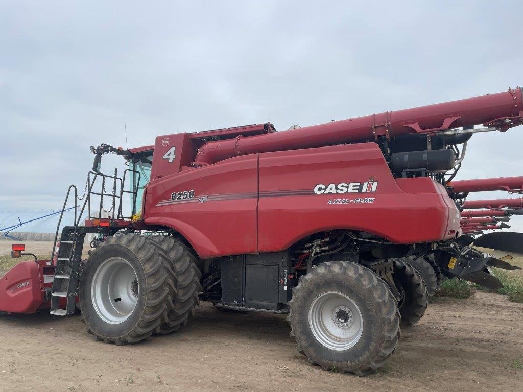 2023 Case 8250 Combine