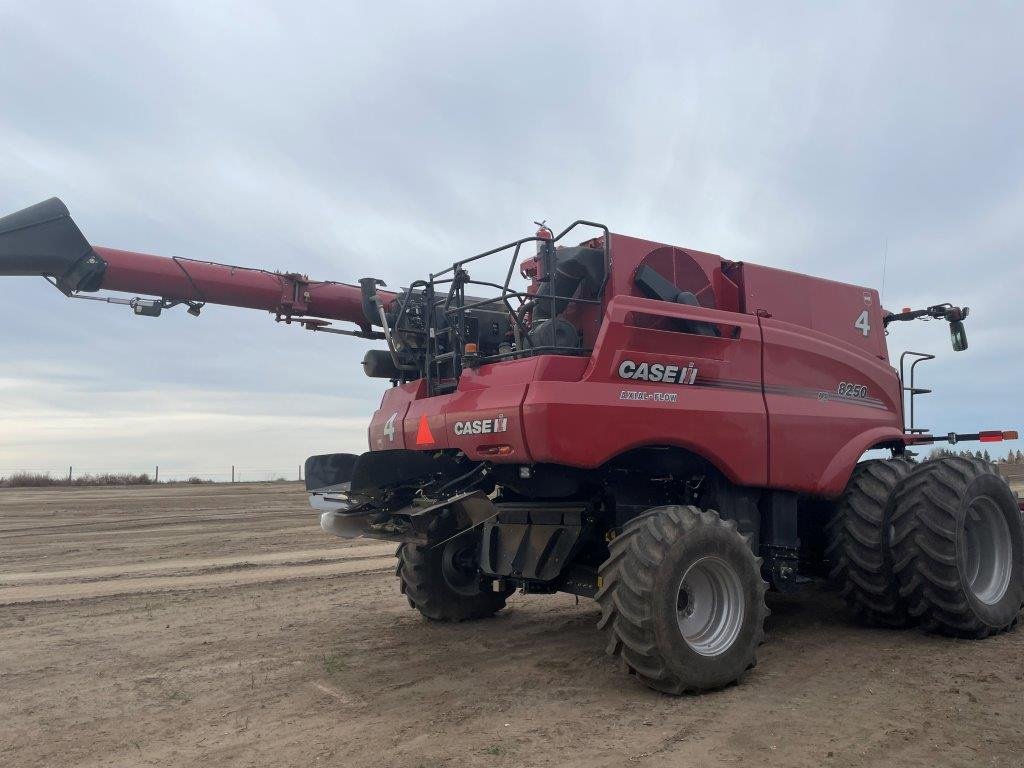 2023 Case 8250 Combine