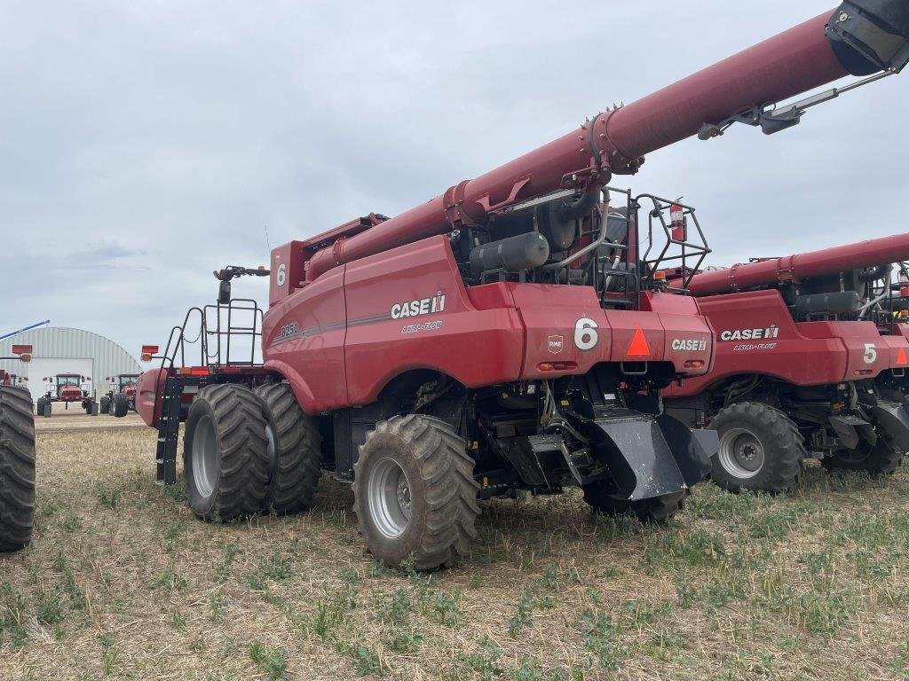 2023 Case 8250 Combine
