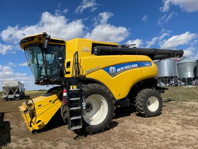 2018 New Holland CR8.90 Combine